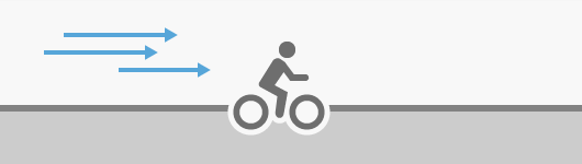 Ein Radfahrer mit Rückenwind Ein Radfahrer mit Rückenwind